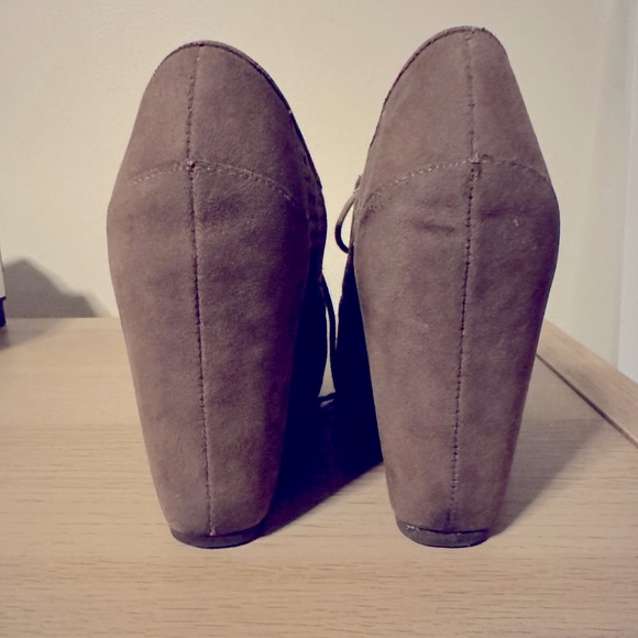 Fergalicious Dade Wedge Brogue Platform Bootie - Picture 5 of 5